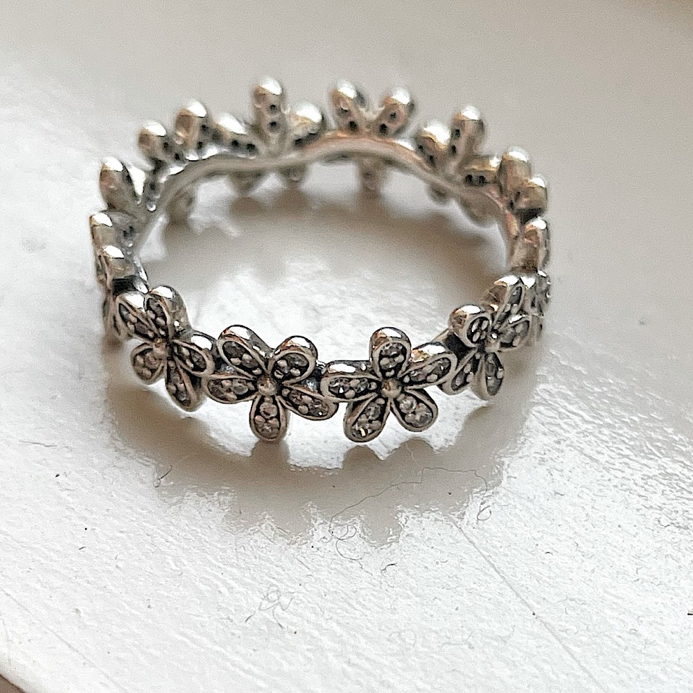 Pandora Daisy Ring - Picture 1 of 6
